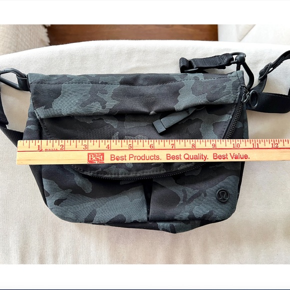 LULULEMON All Night Festival Bag in Jacquard Camo Obsidian/Black - Picture 15 of 16